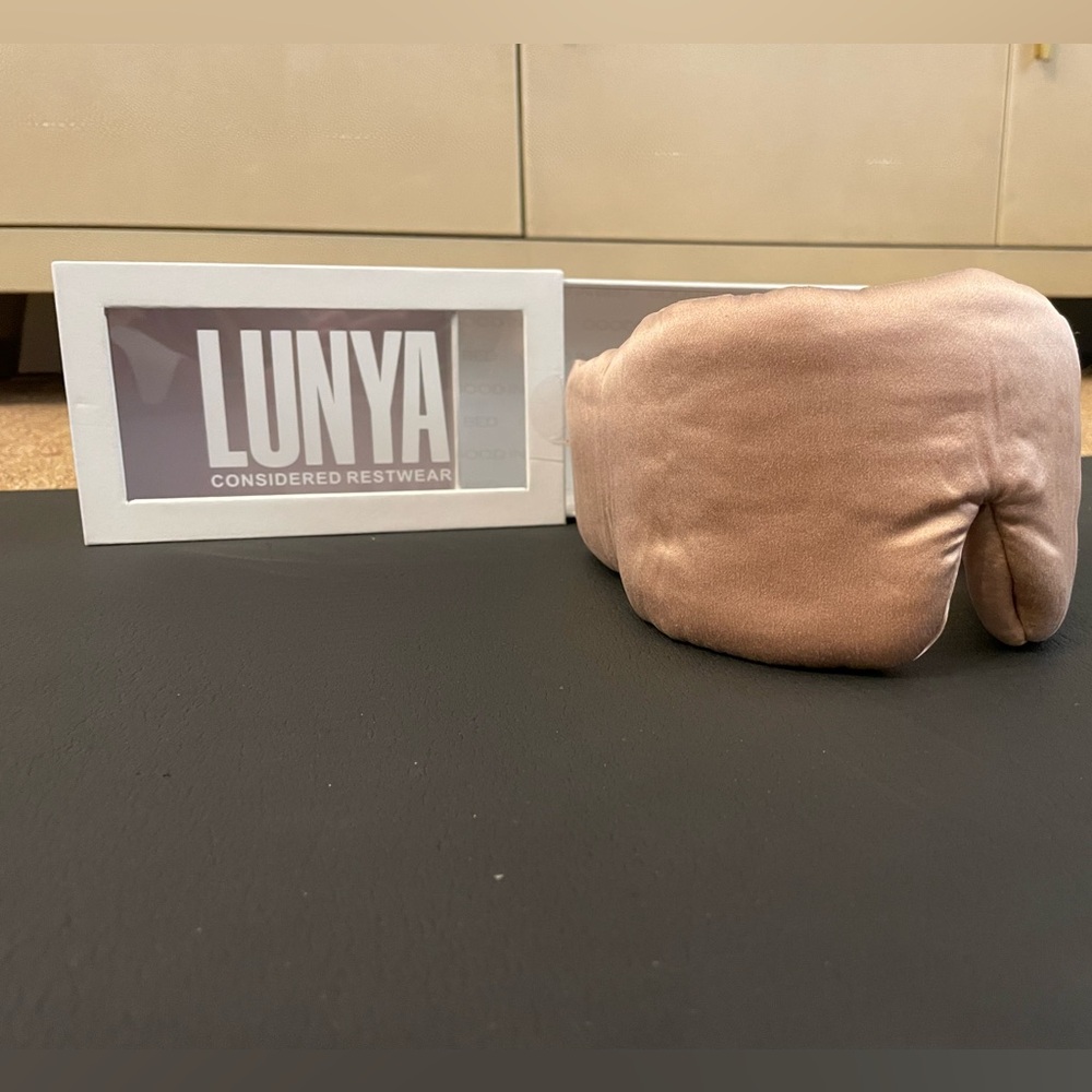 Lunya Washable Silk Sleep Mask (*NEW in box)